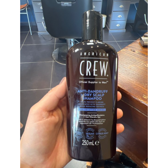 Шампунь проти сухості шкіри голови ANTI-DANDRUFF SHAMPOO American Crew 250 мл 