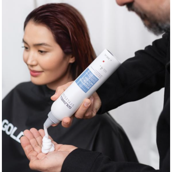 Пенка-мусс для укладки волос сильной фиксации Stylesign Volume Bodifying Control Mousse Goldwell