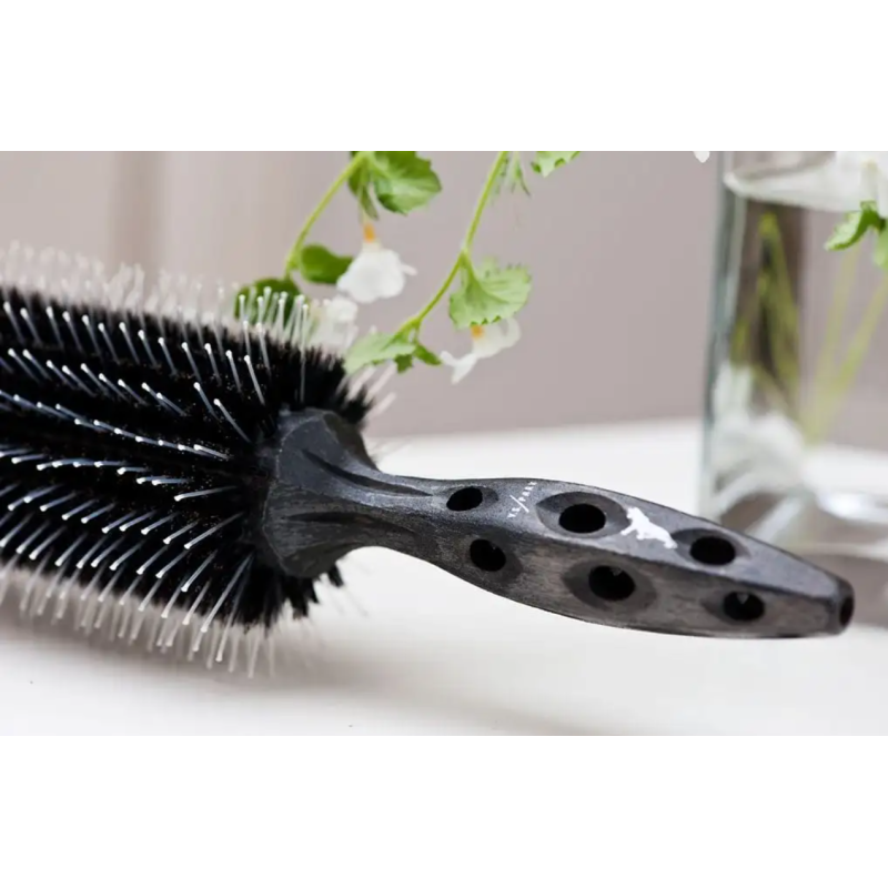 Круглый браш черный Carbon Tiger Brush Y.S.Park Professional 